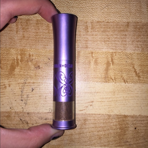 Eyeshadow - Picture 1 of 2